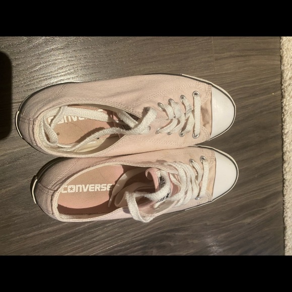 Baby pink converse sneakers - Picture 2 of 3